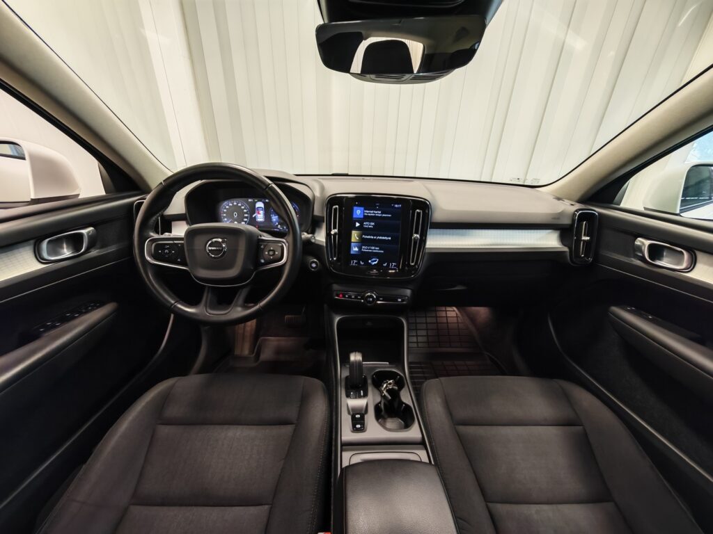Volvo XC40, image 8