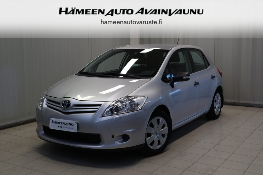 Toyota Auris, image 1
