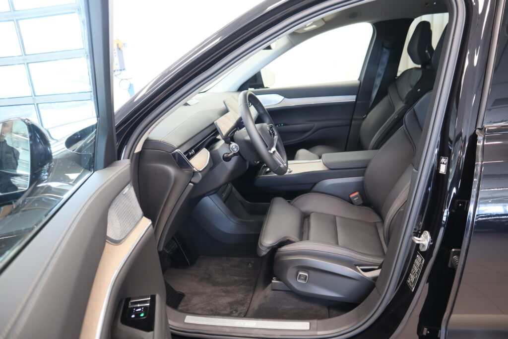 Volvo EX90, image 12