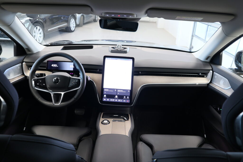 Volvo EX90, image 13