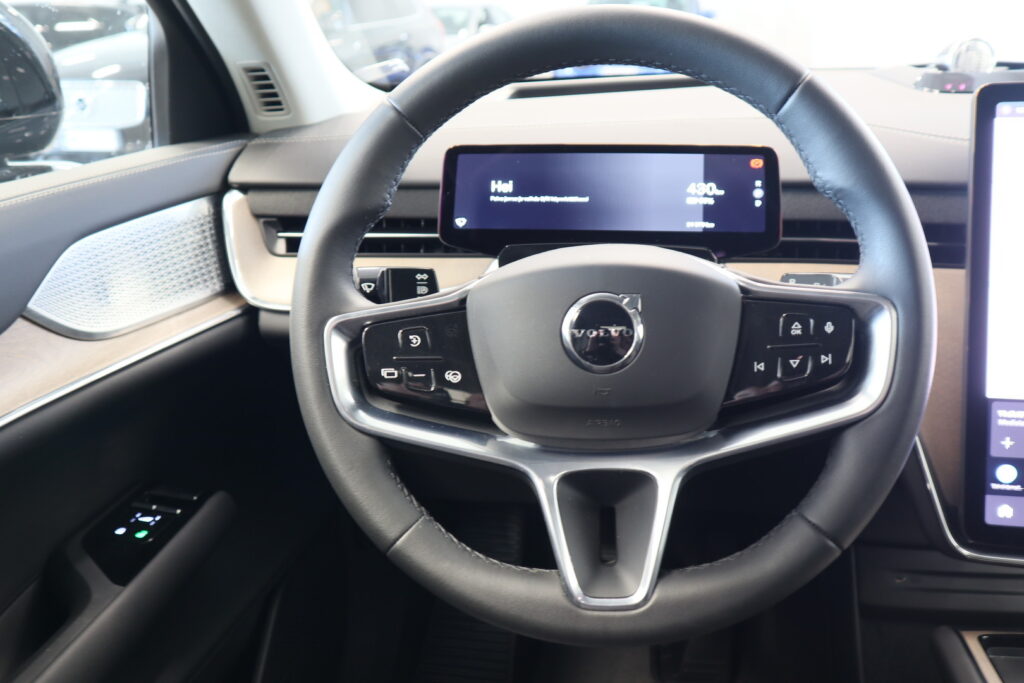 Volvo EX90, image 14