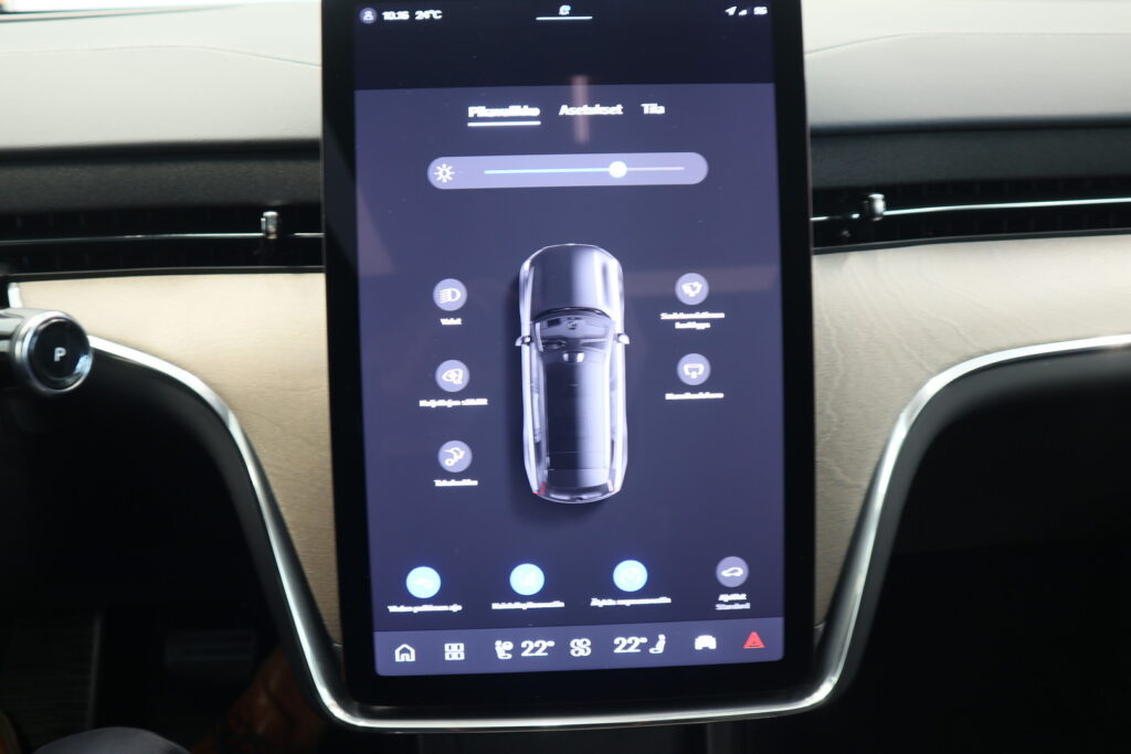 Volvo EX90, image 16