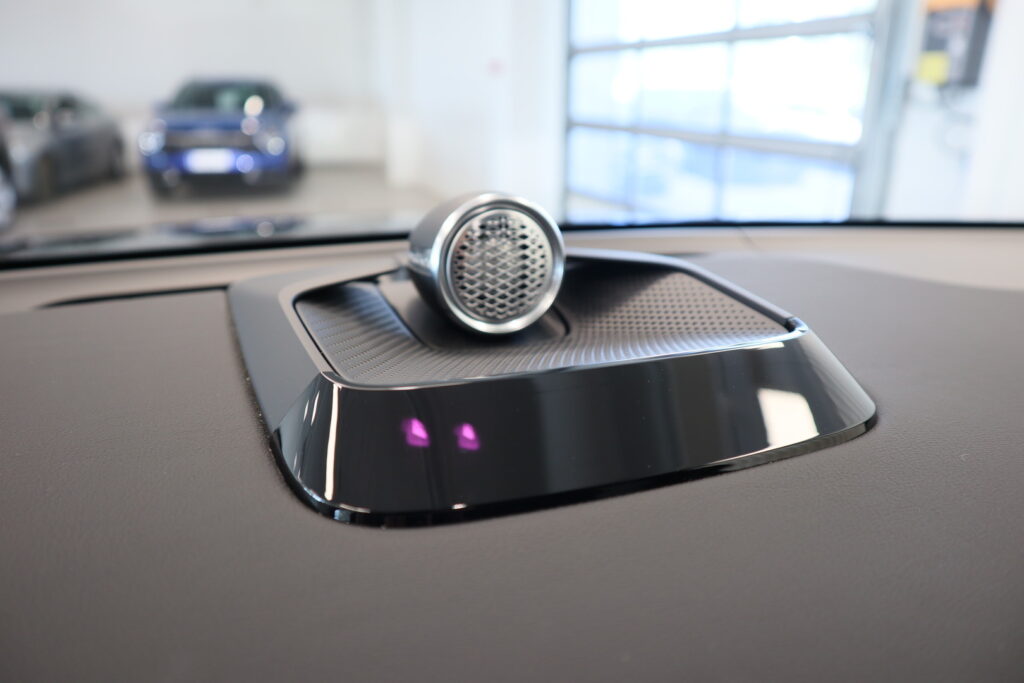 Volvo EX90, image 23