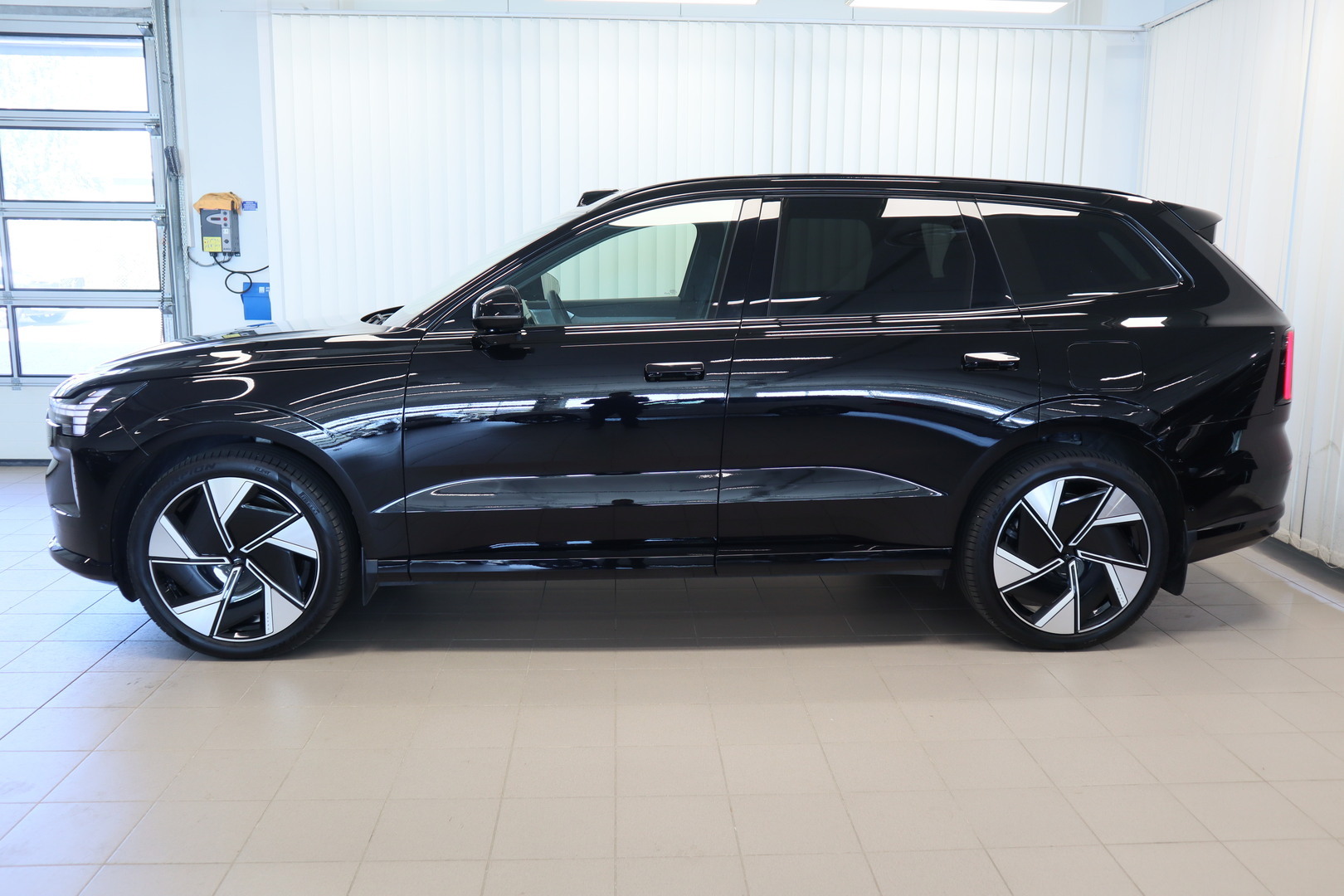 Volvo EX90 Twin Performance Ultra 2025, kuva 3/25