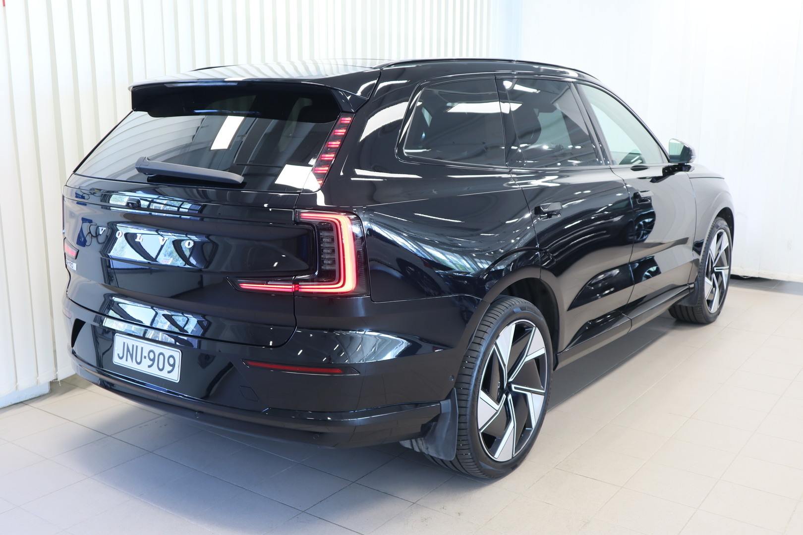 Volvo EX90 Twin Performance Ultra 2025, kuva 6/25