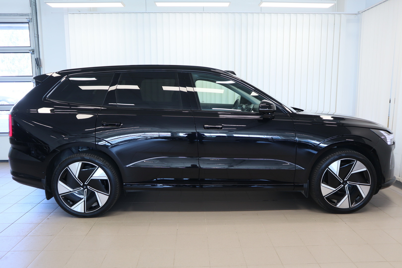 Volvo EX90 Twin Performance Ultra 2025, kuva 7/25