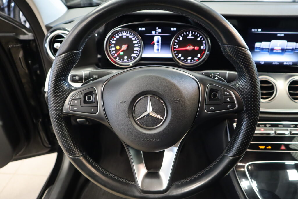 Mercedes-Benz E, image 12