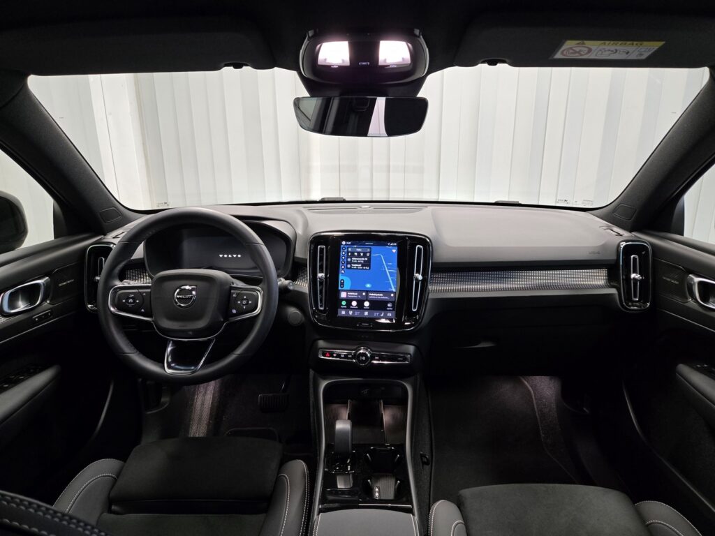 Volvo EX40, image 10