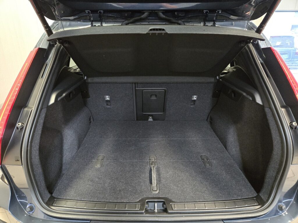 Volvo EX40, image 18