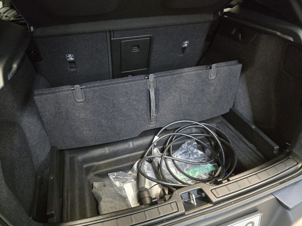Volvo EX40, image 19
