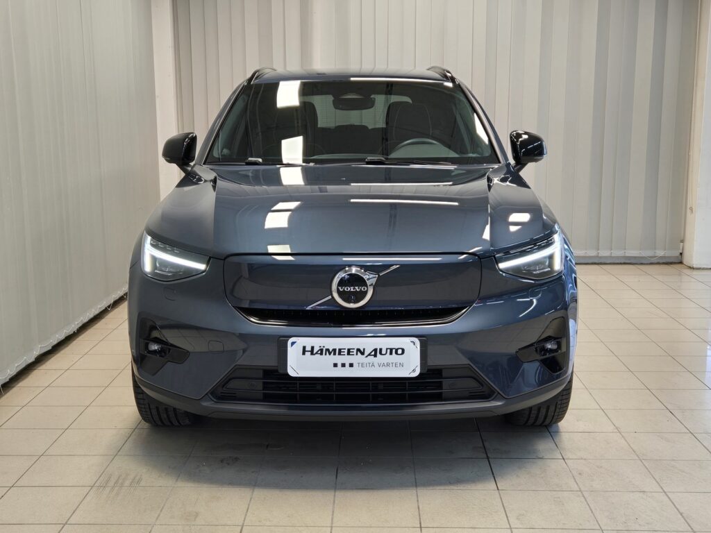 Volvo EX40, image 3