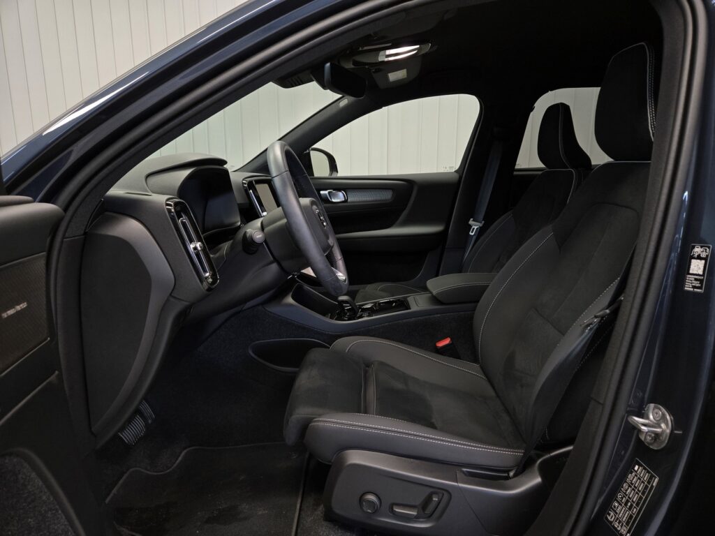 Volvo EX40, image 6