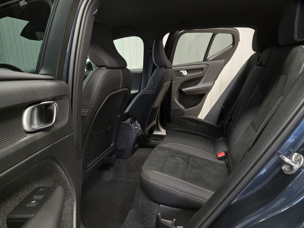 Volvo EX40, image 7