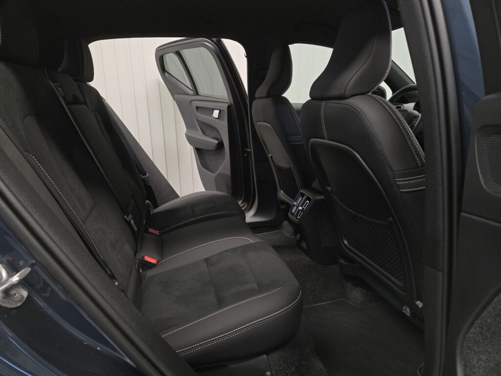 Volvo EX40, image 8