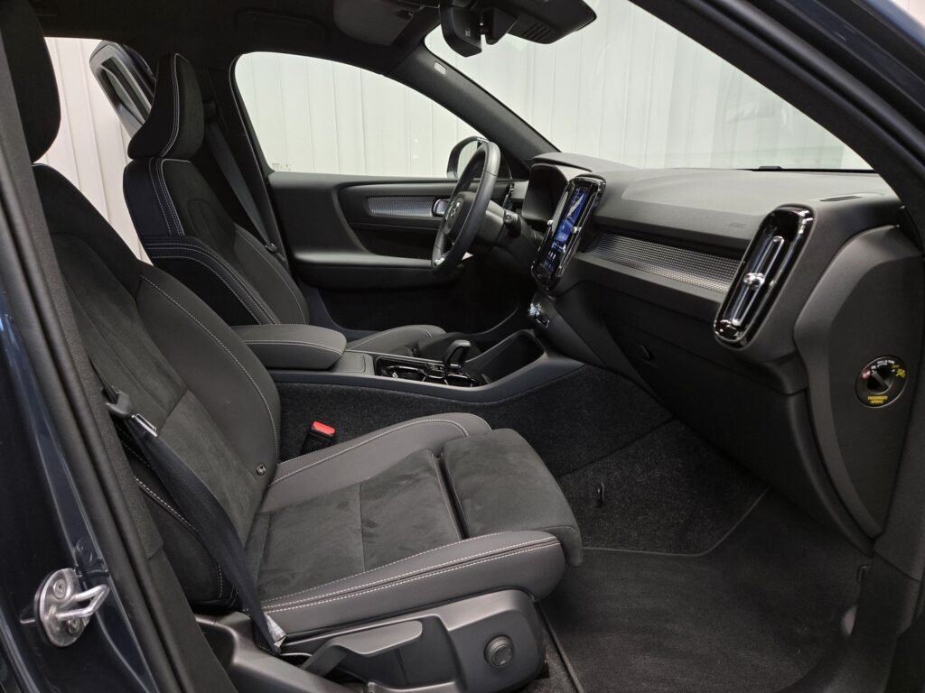 Volvo EX40, image 9