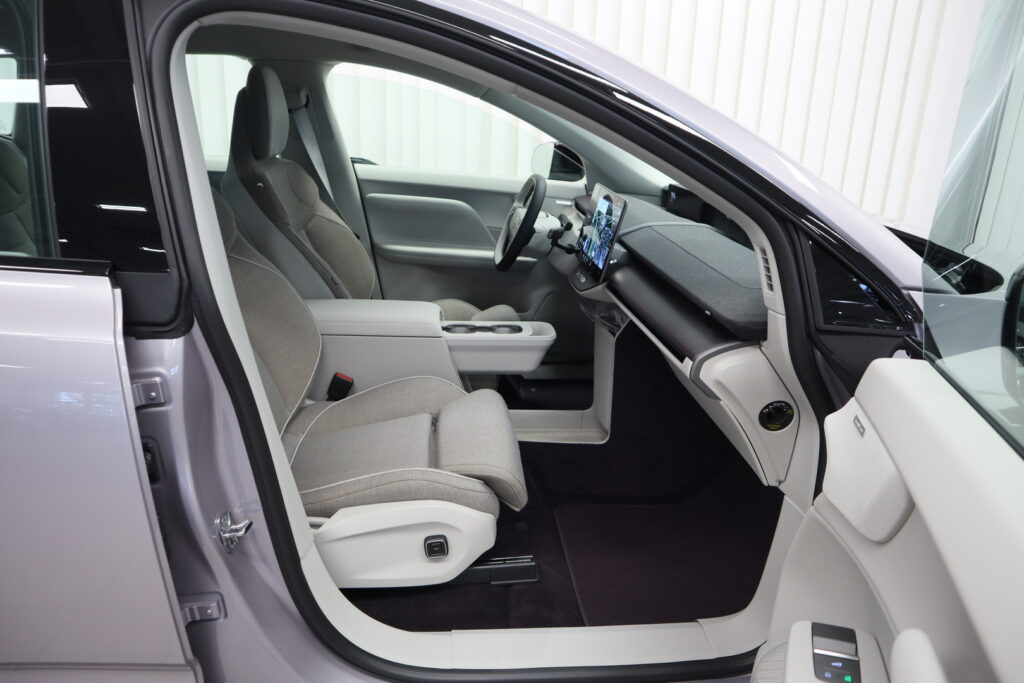 Volvo EX60, image 13