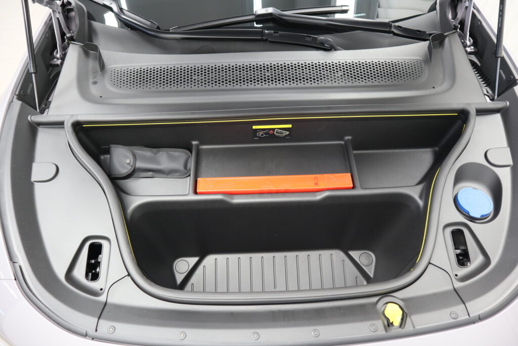 Volvo EX60, image 16