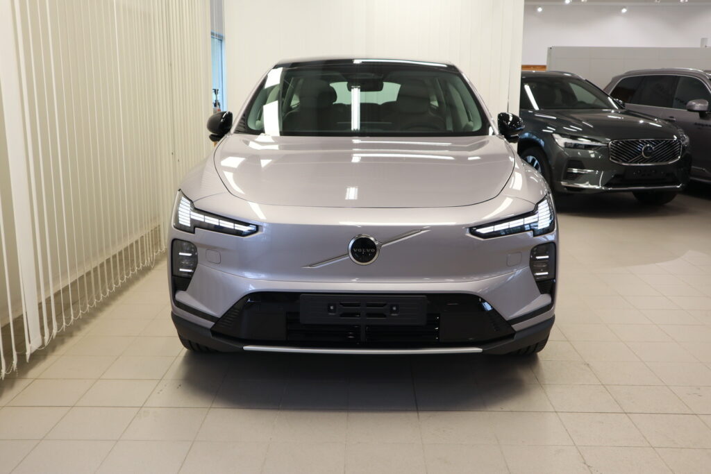 Volvo EX60, image 3