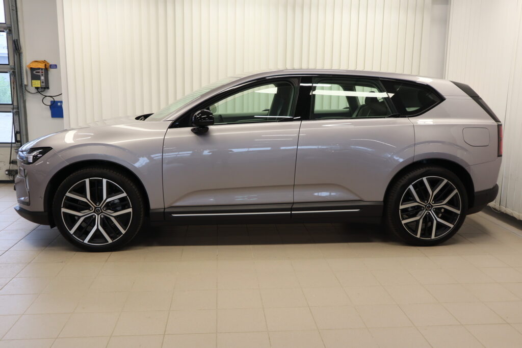 Volvo EX60, image 4