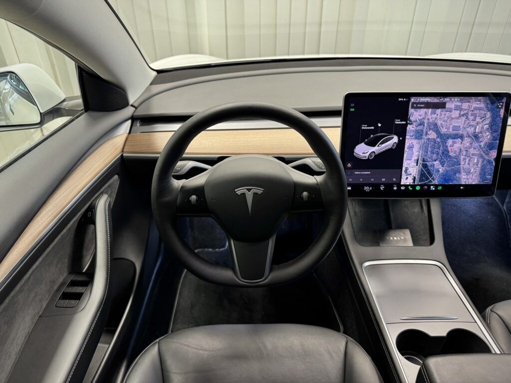 Tesla Model 3, image 10