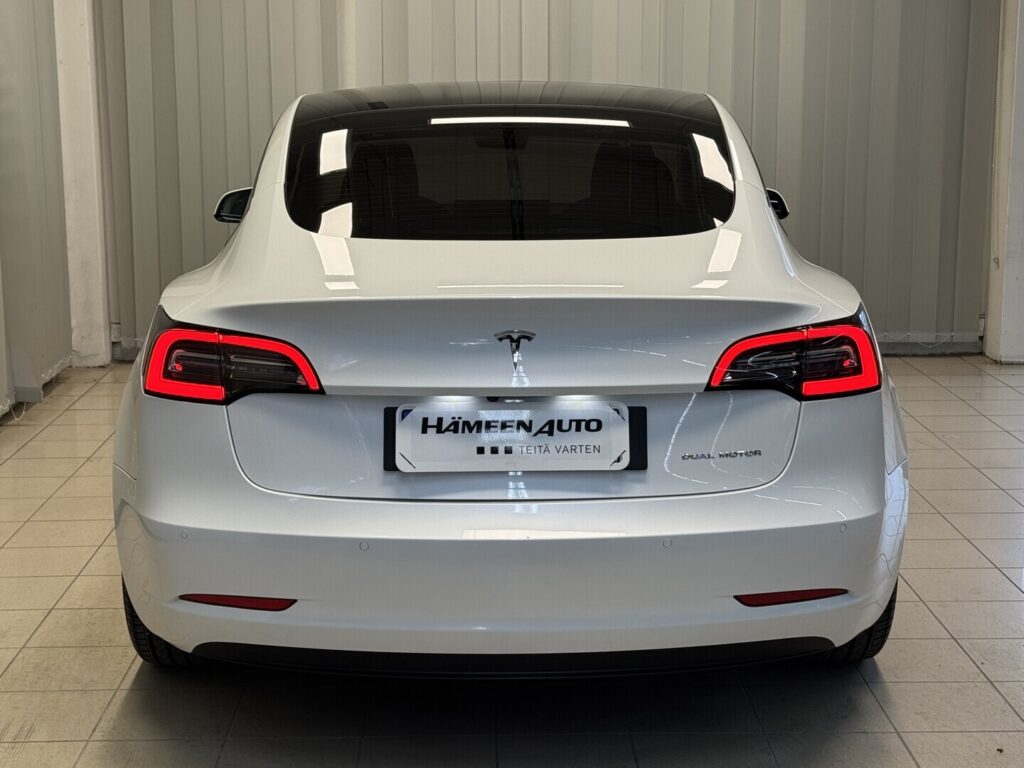 Tesla Model 3, image 4