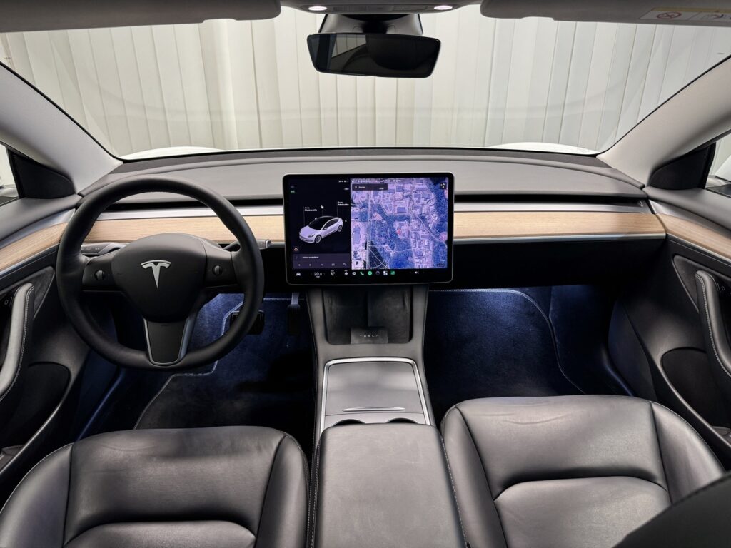 Tesla Model 3, image 9