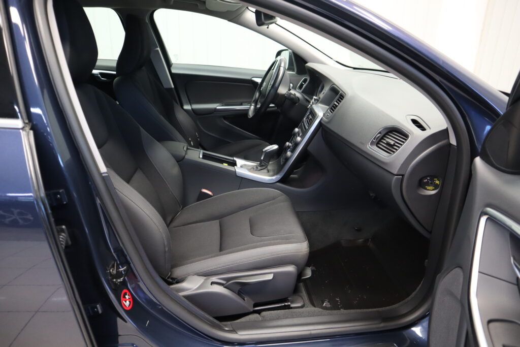 Volvo V60, image 12