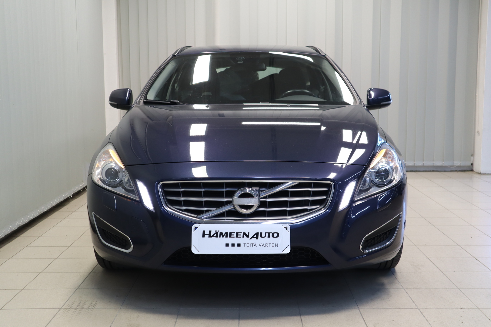 Volvo V60 T3 Momentum aut 2013, kuva 3/20