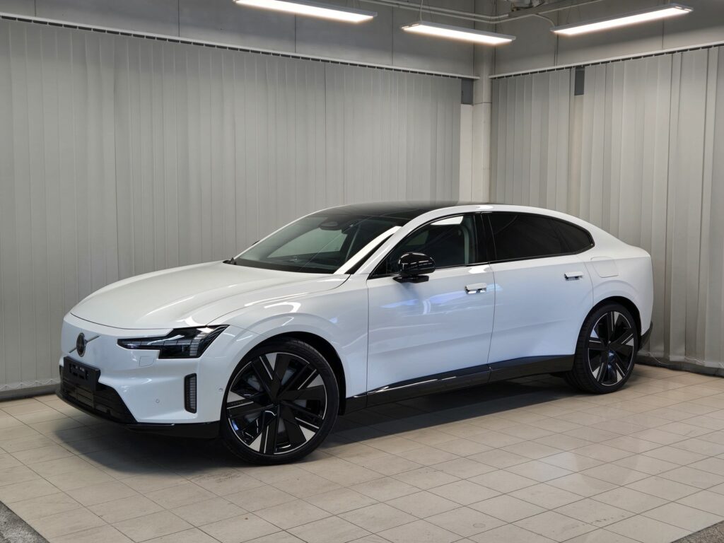 Volvo ES90, image 2