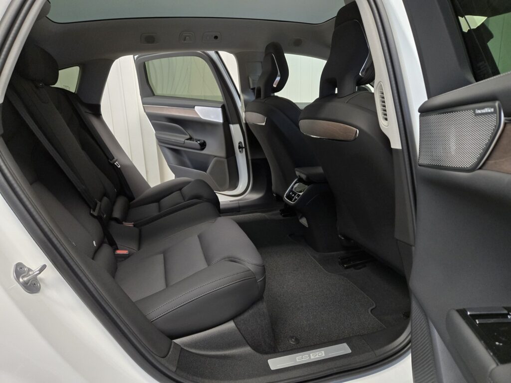 Volvo ES90, image 9