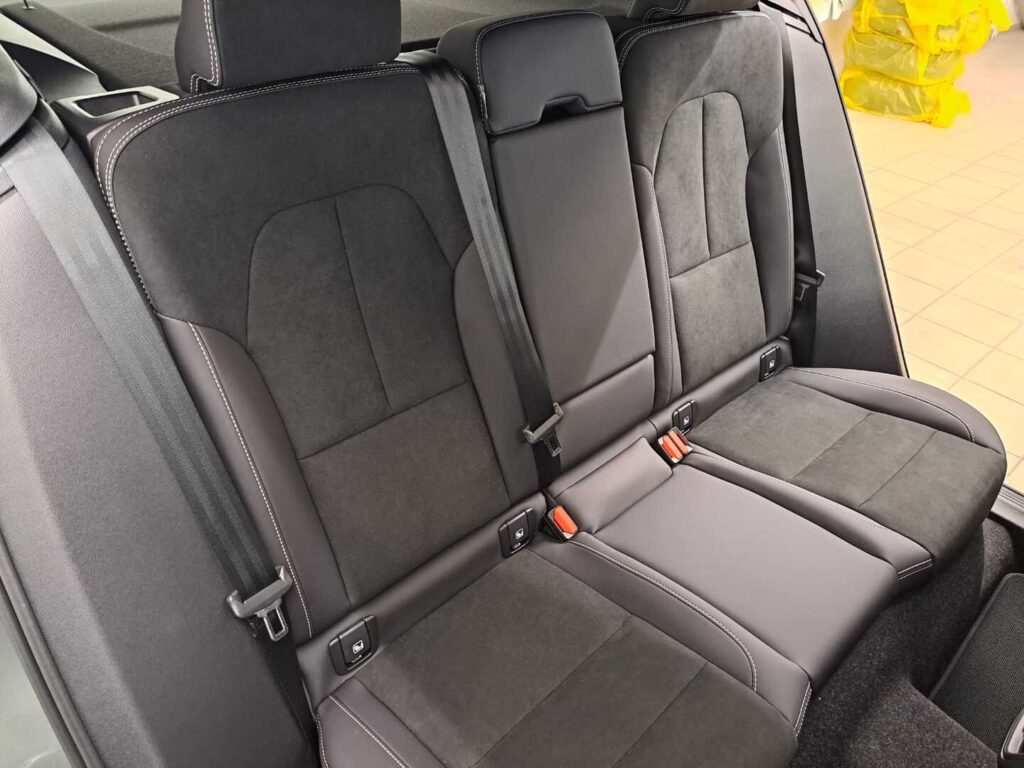 Volvo EX40, image 10