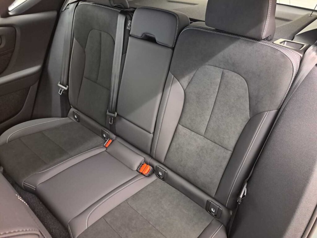 Volvo EX40, image 11