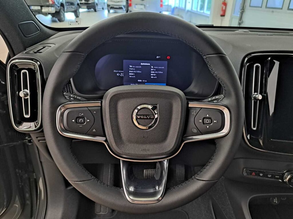 Volvo EX40, image 12