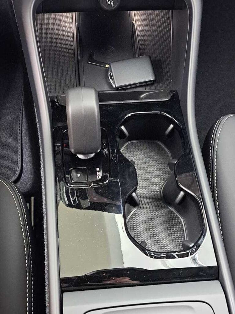 Volvo EX40, image 14