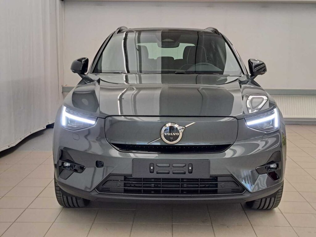 Volvo EX40, image 2