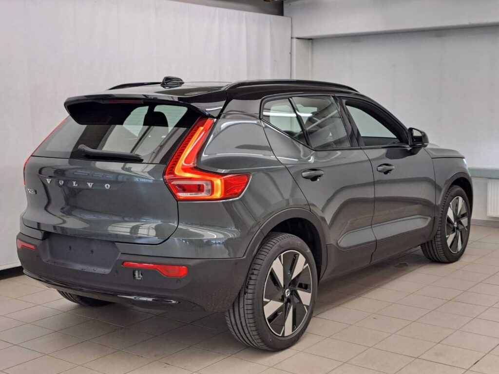 Volvo EX40, image 3