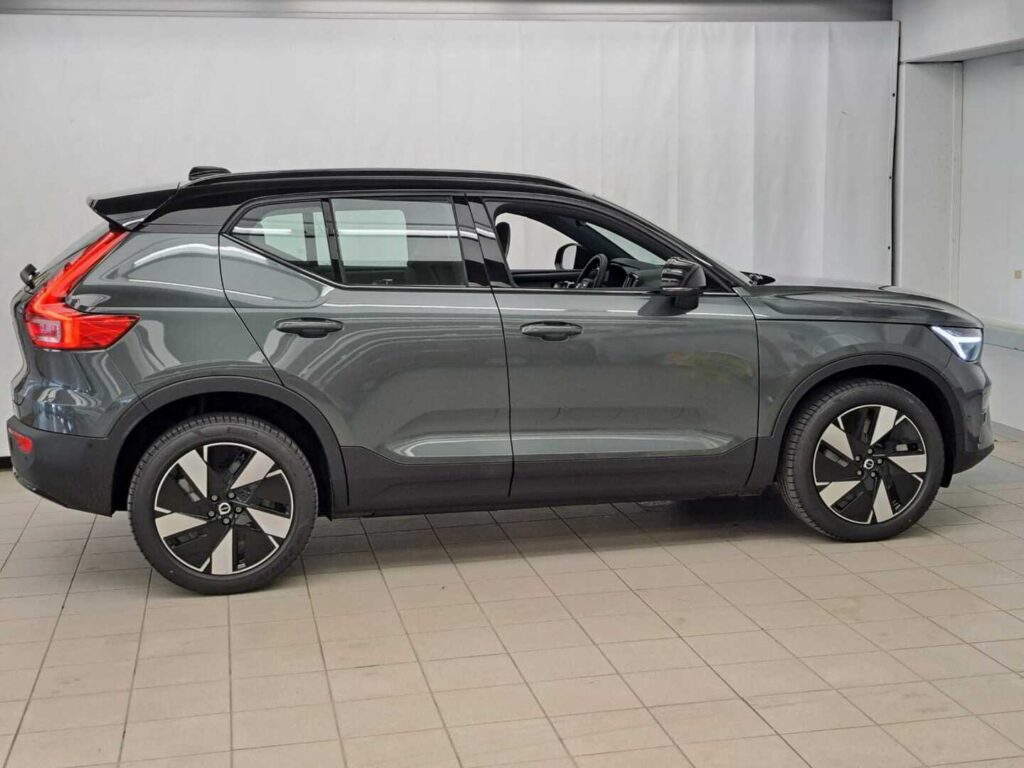 Volvo EX40, image 5