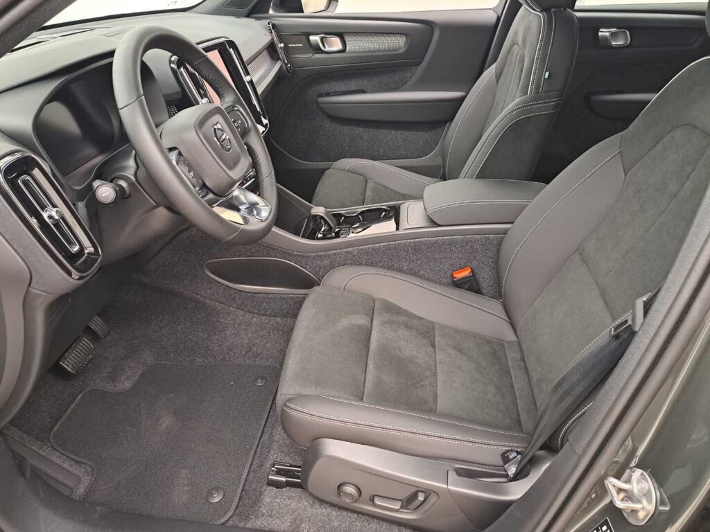 Volvo EX40, image 8