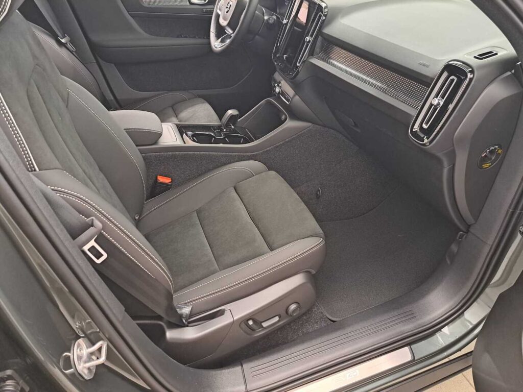Volvo EX40, image 9