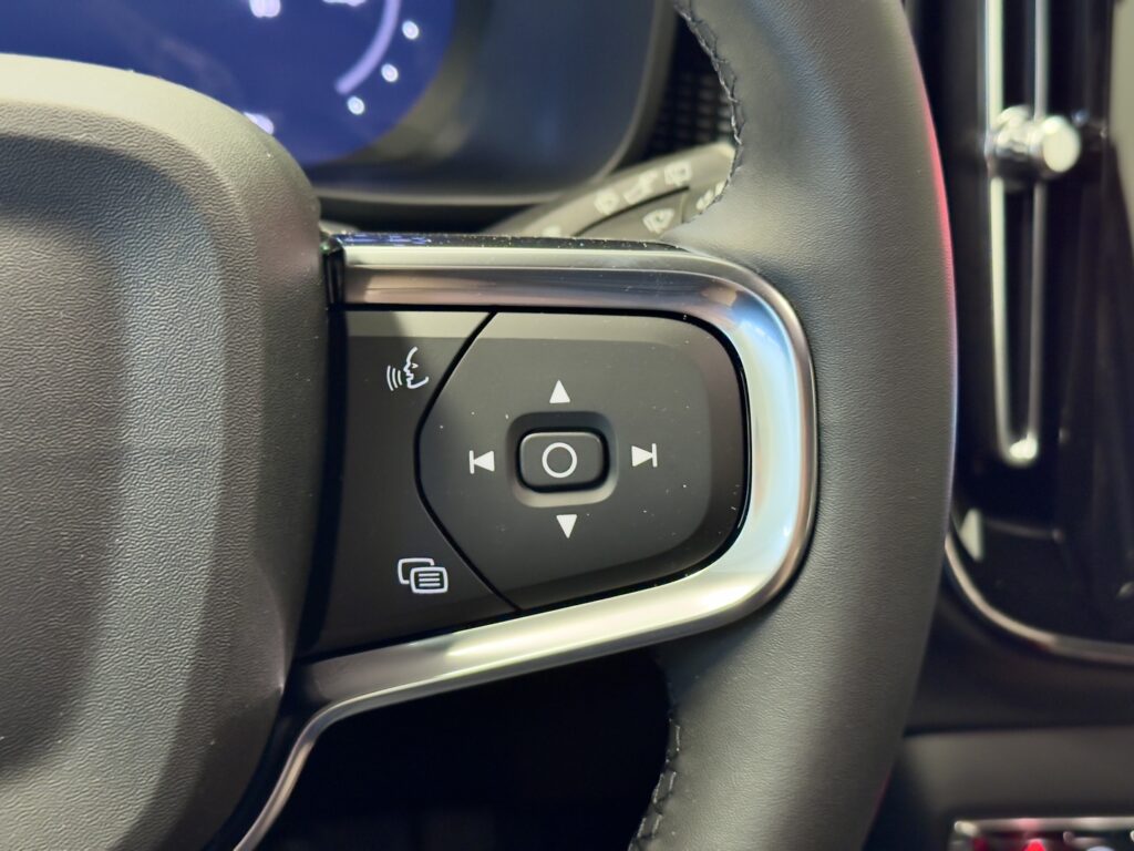 Volvo EX40, image 14
