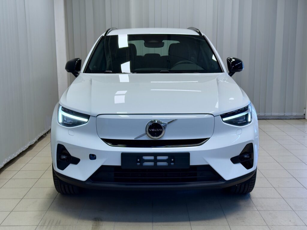 Volvo EX40, image 3
