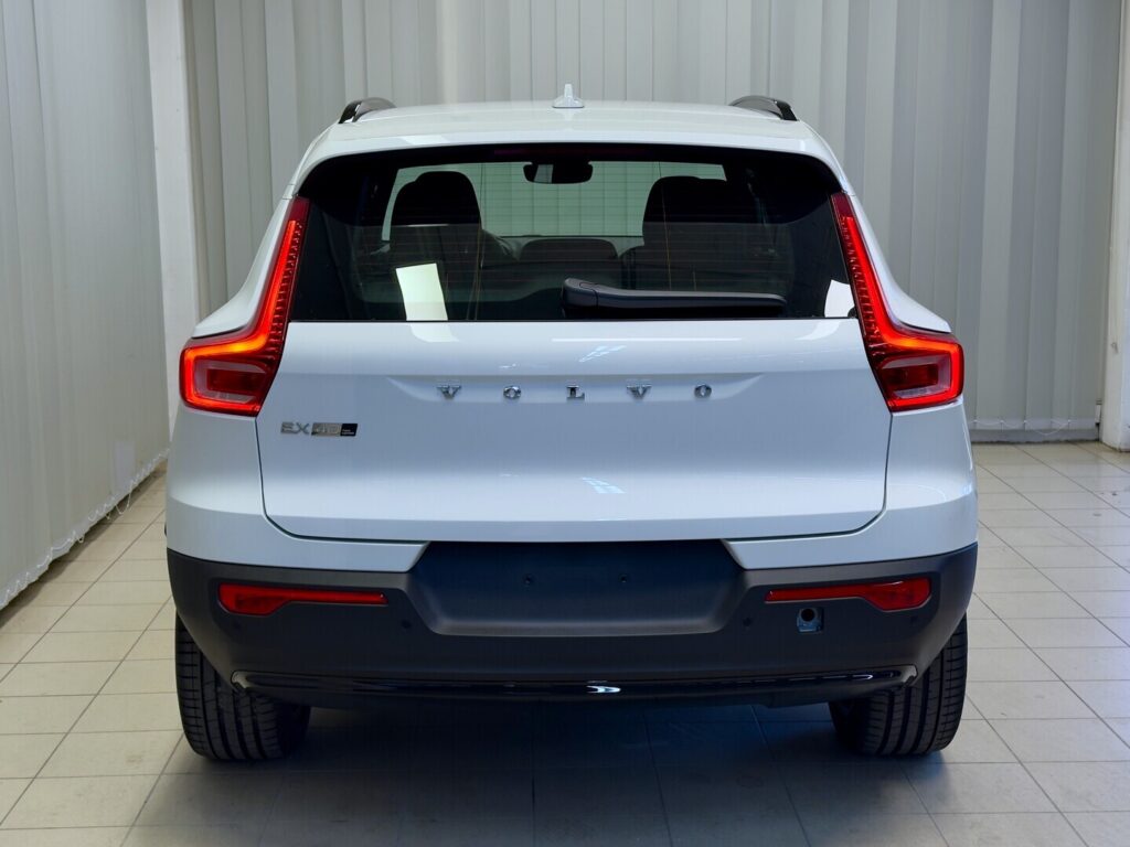 Volvo EX40, image 5
