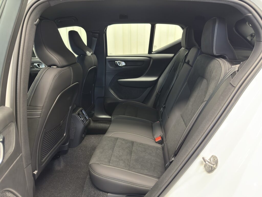 Volvo EX40, image 7