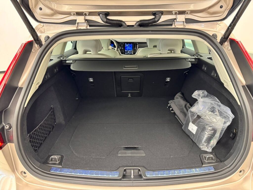 Volvo V60, image 16