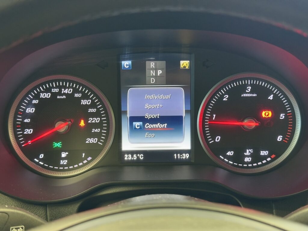 Mercedes-Benz GLC, image 11