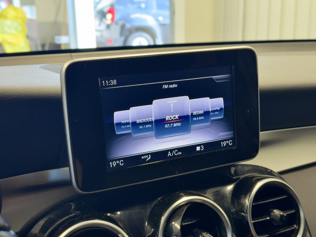 Mercedes-Benz GLC, image 12
