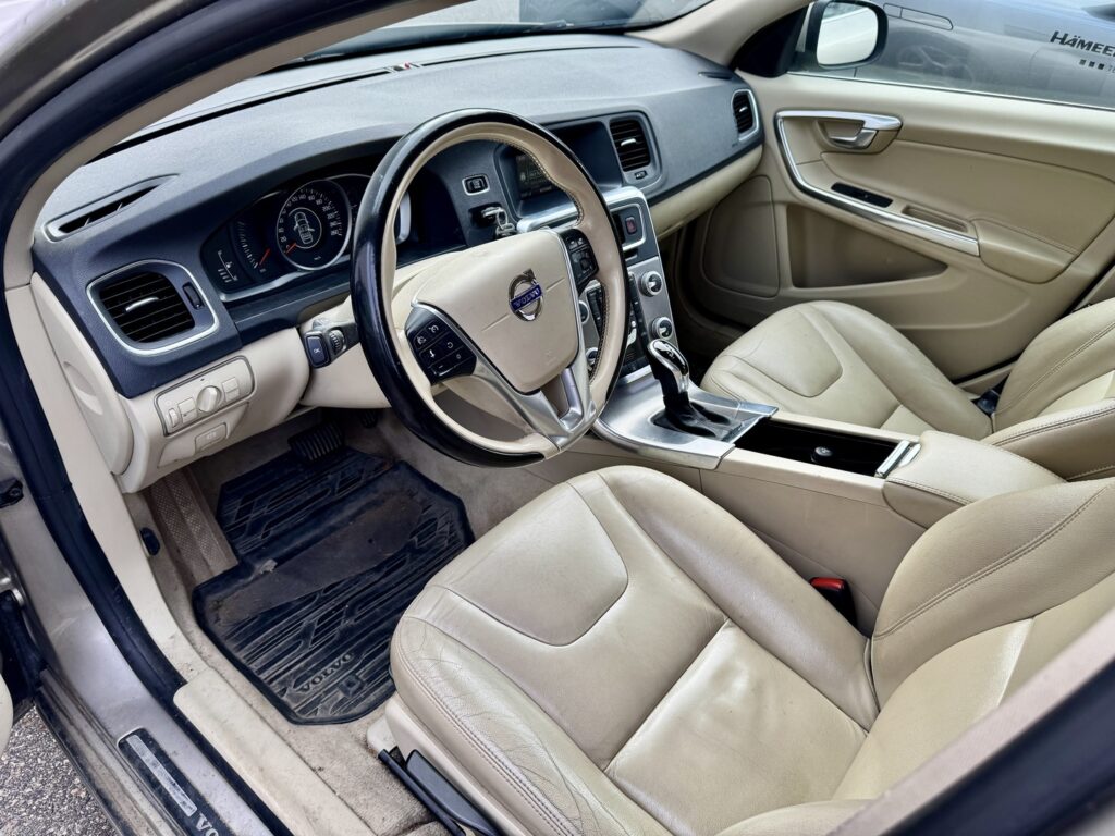 Volvo V60, image 3