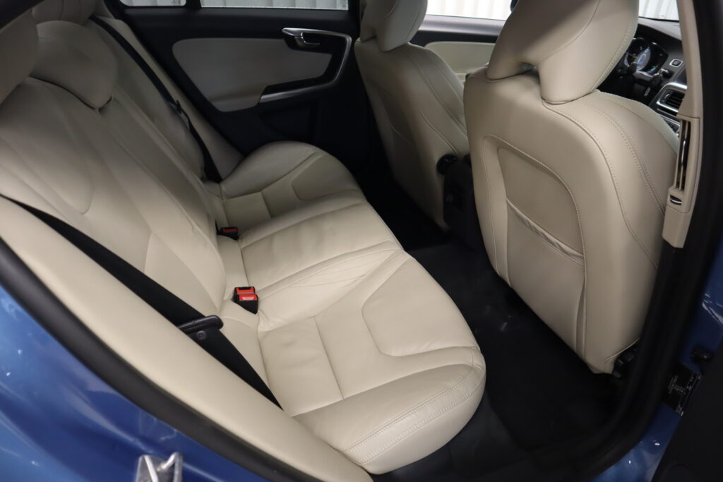 Volvo S60, image 10