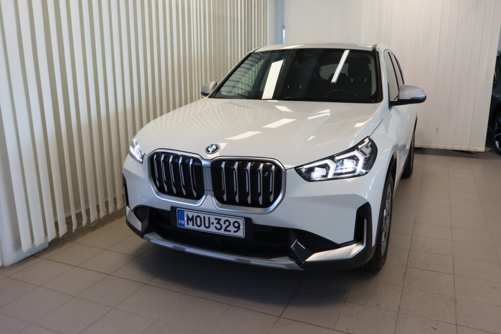 BMW iX1, image 1