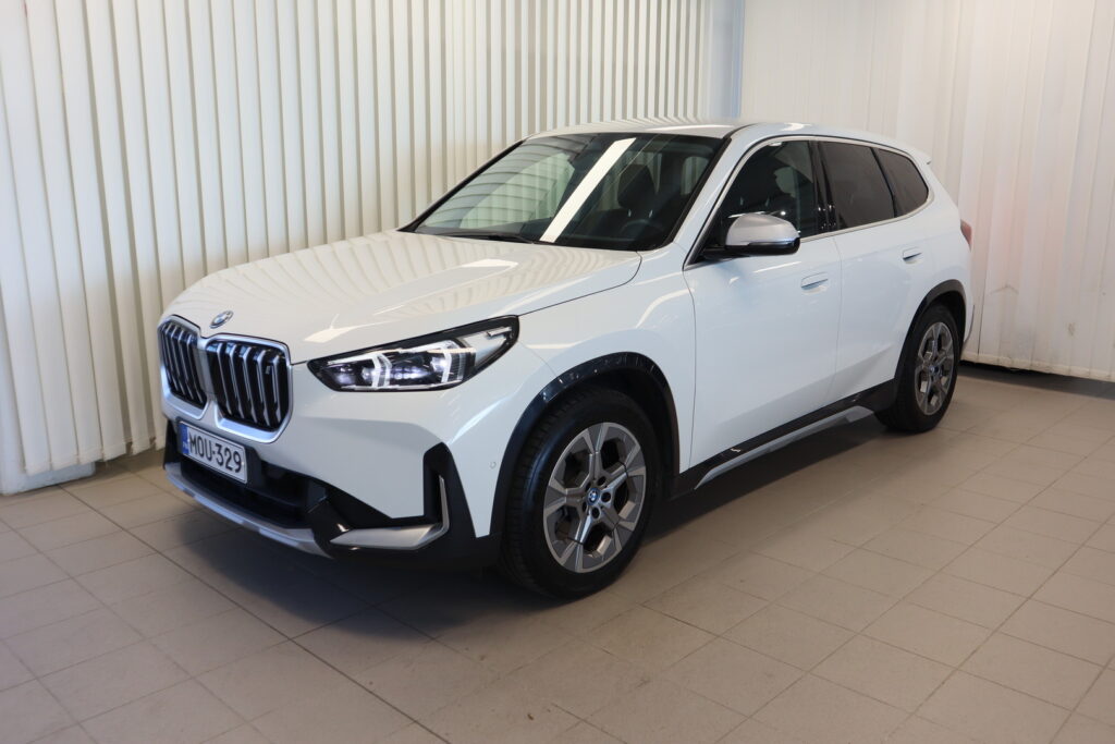 BMW iX1, image 2